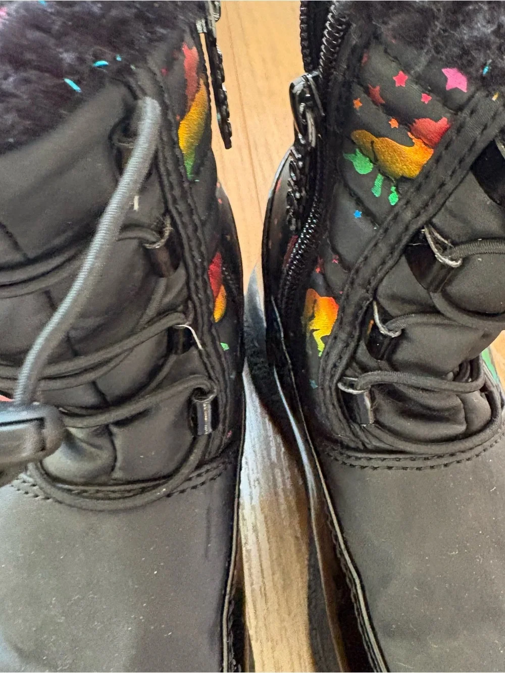 Totes Kids Black Winter Boots with Rainbow and unicorn Accents Size 10 INV25/576